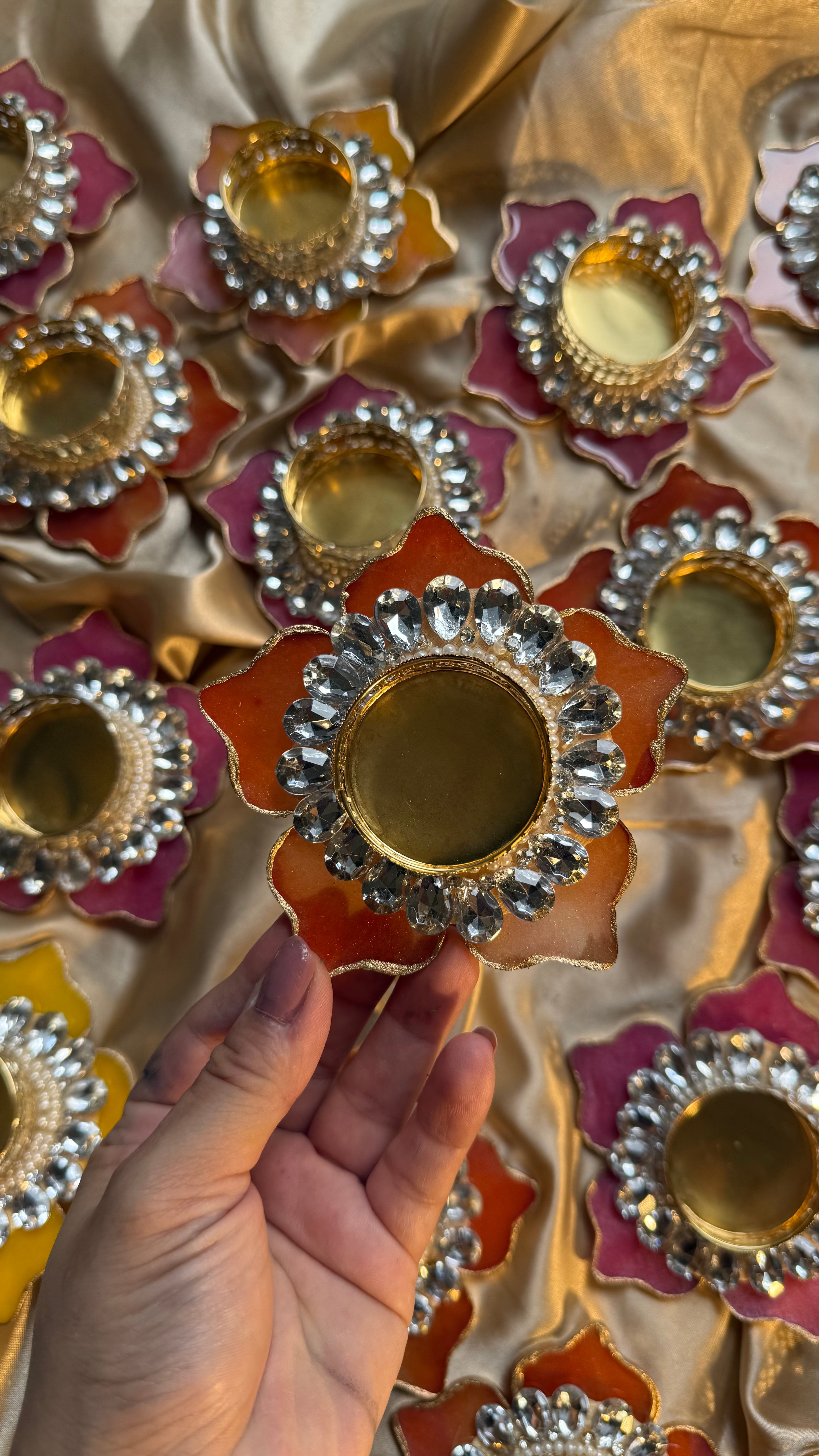 Diamond edge candle holder