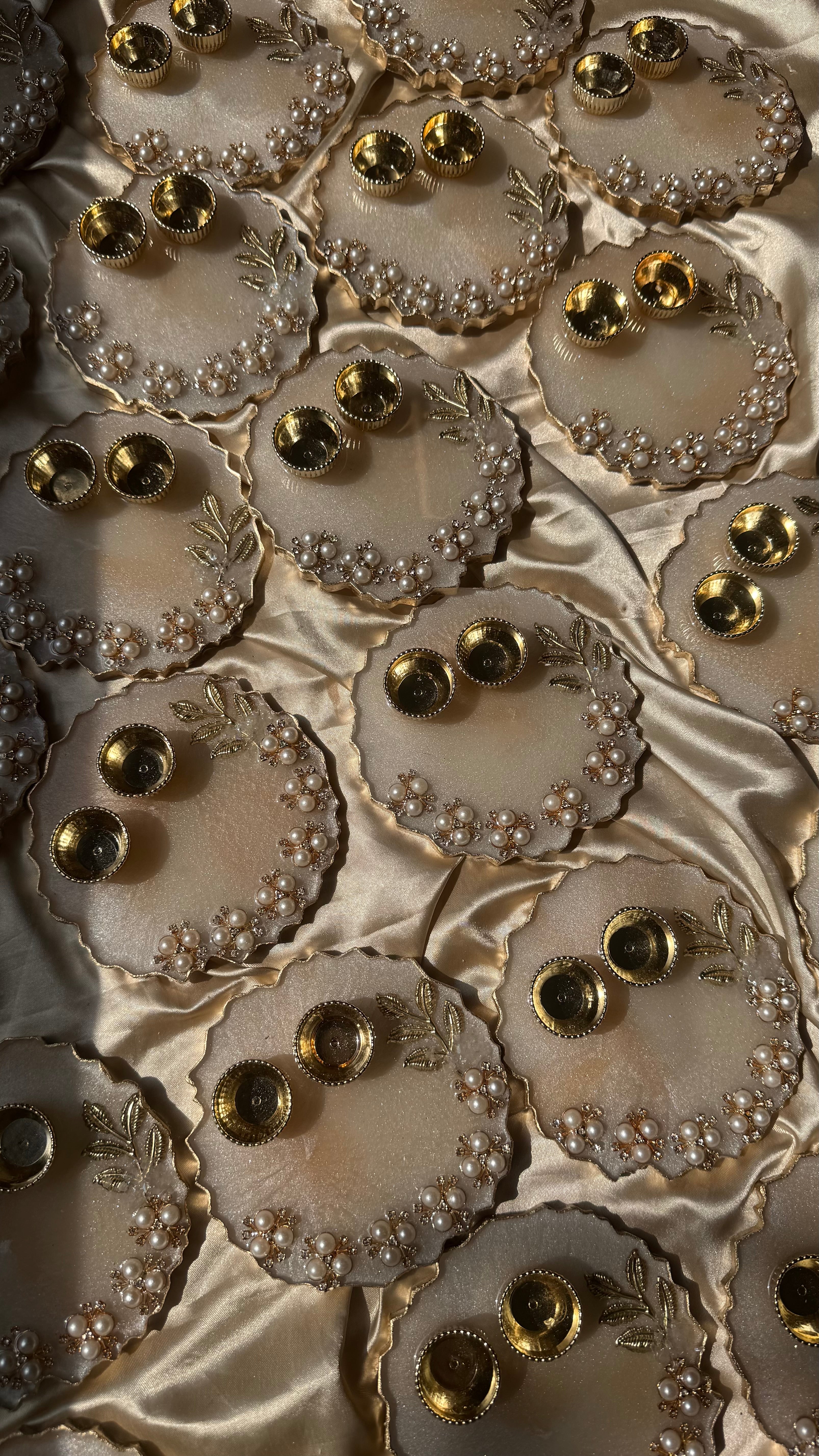 White & Gold Roli plate
