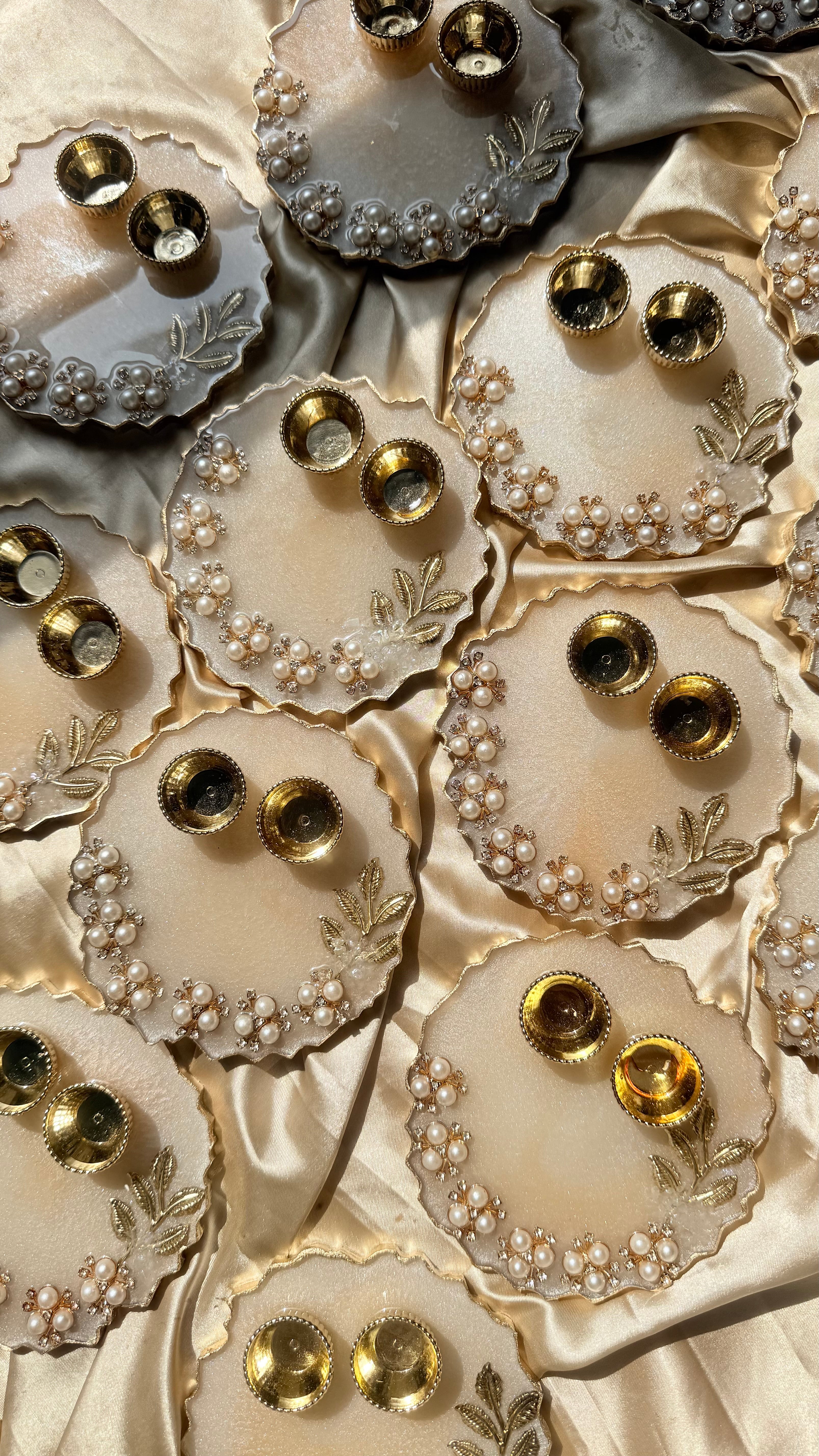 White & Gold Roli plate