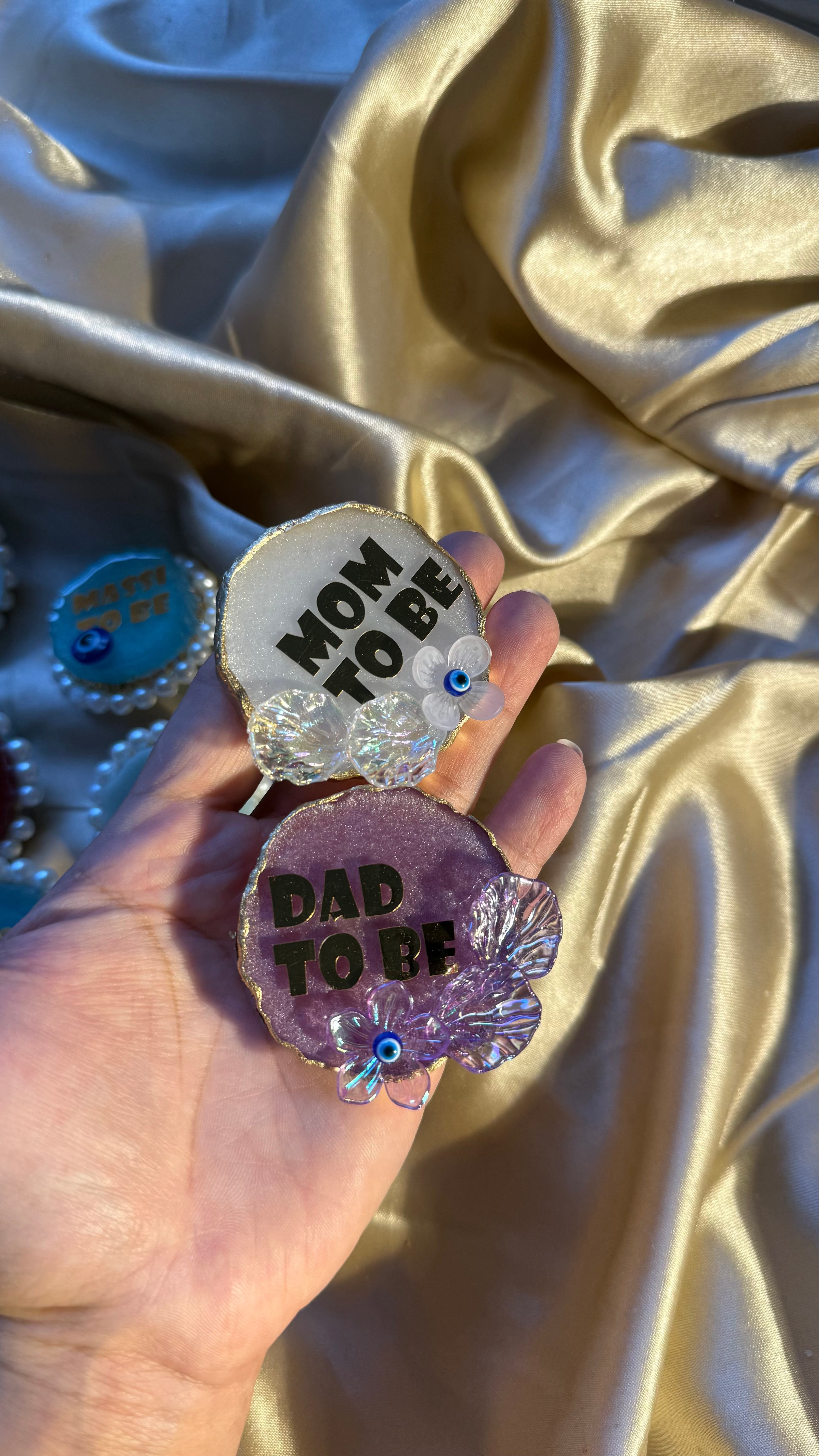 Acrylic petal brooches