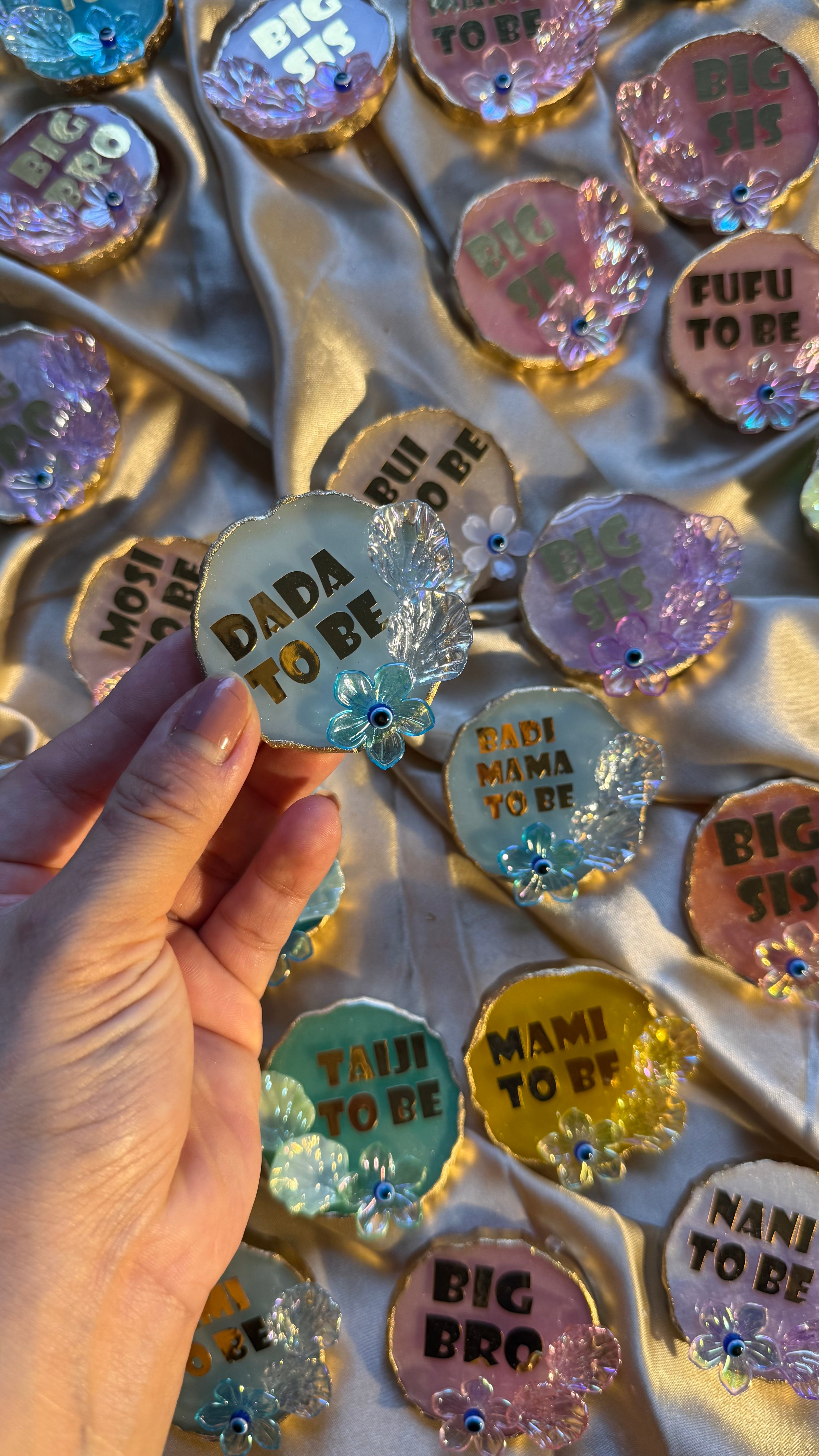 Acrylic petal brooches