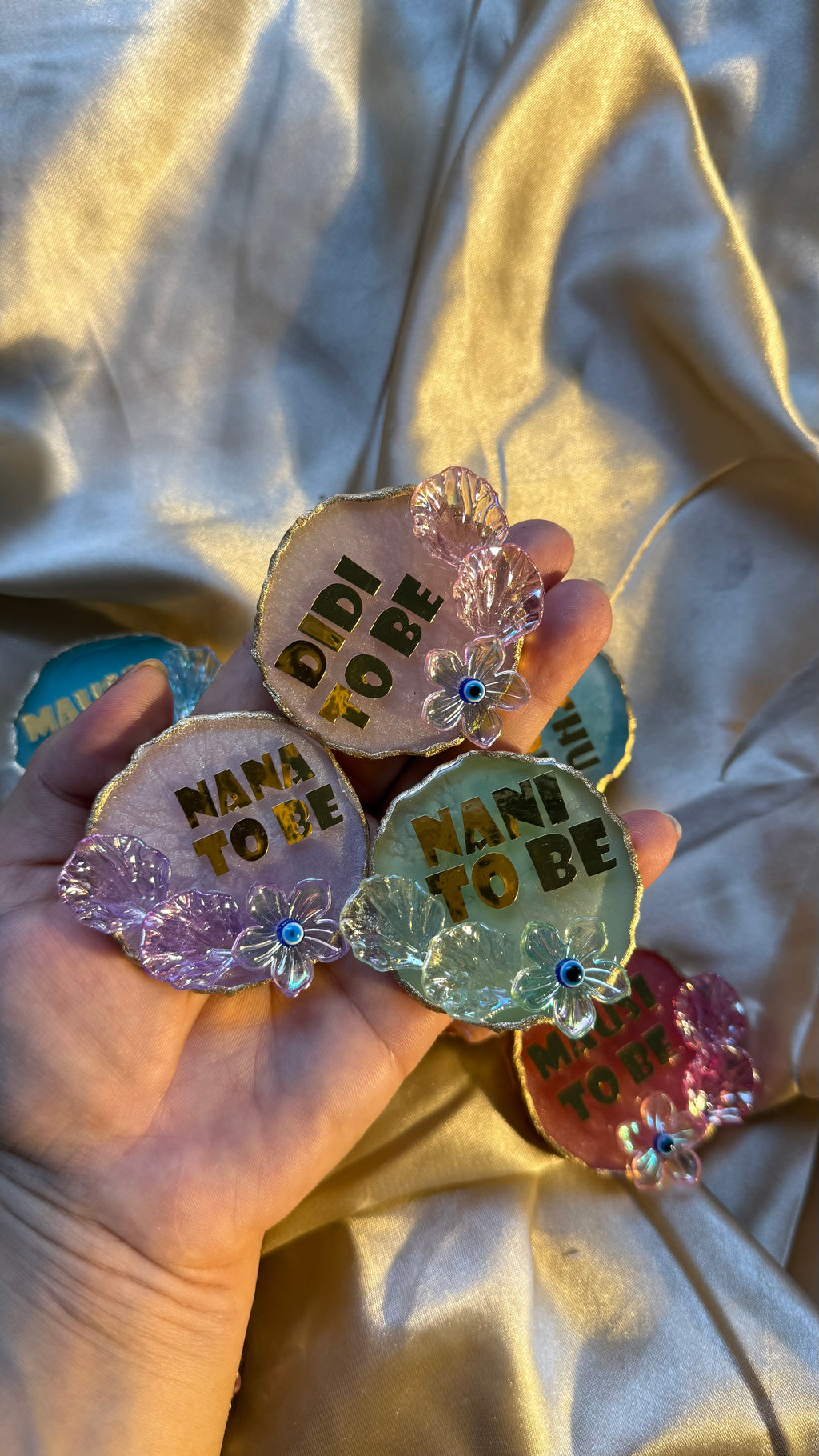 Acrylic petal brooches
