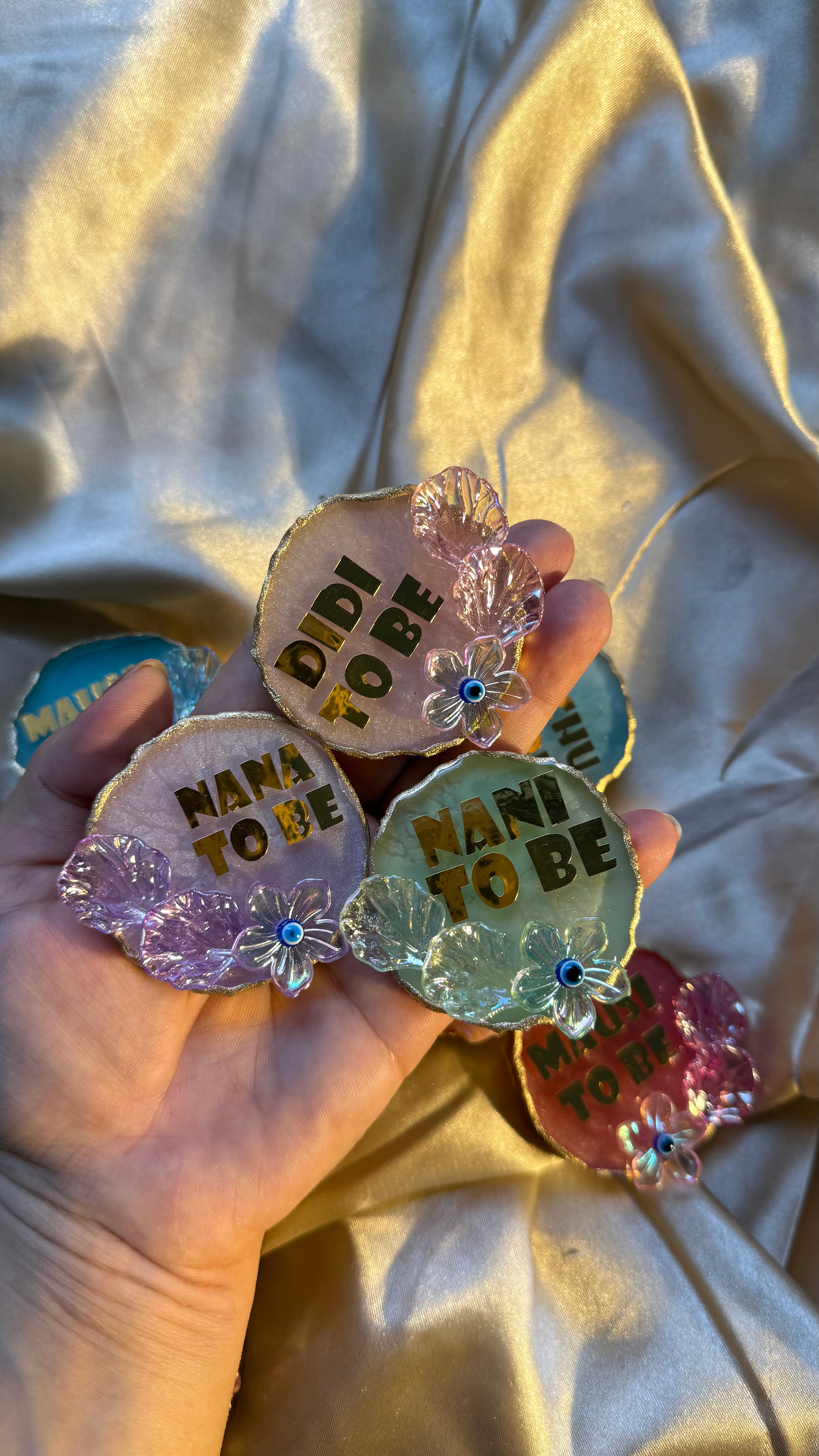Acrylic petal brooches