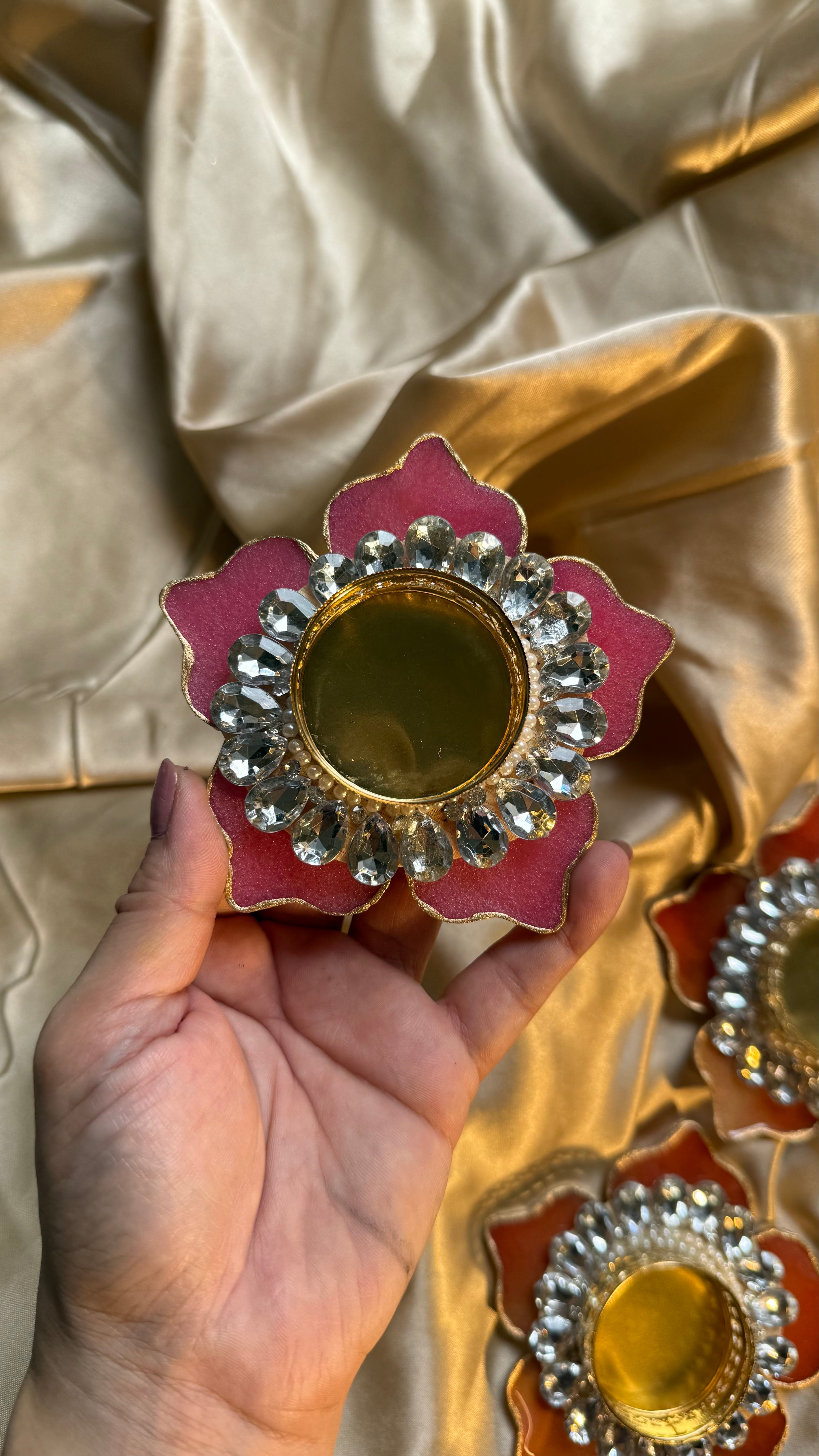 Diamond edge candle holder