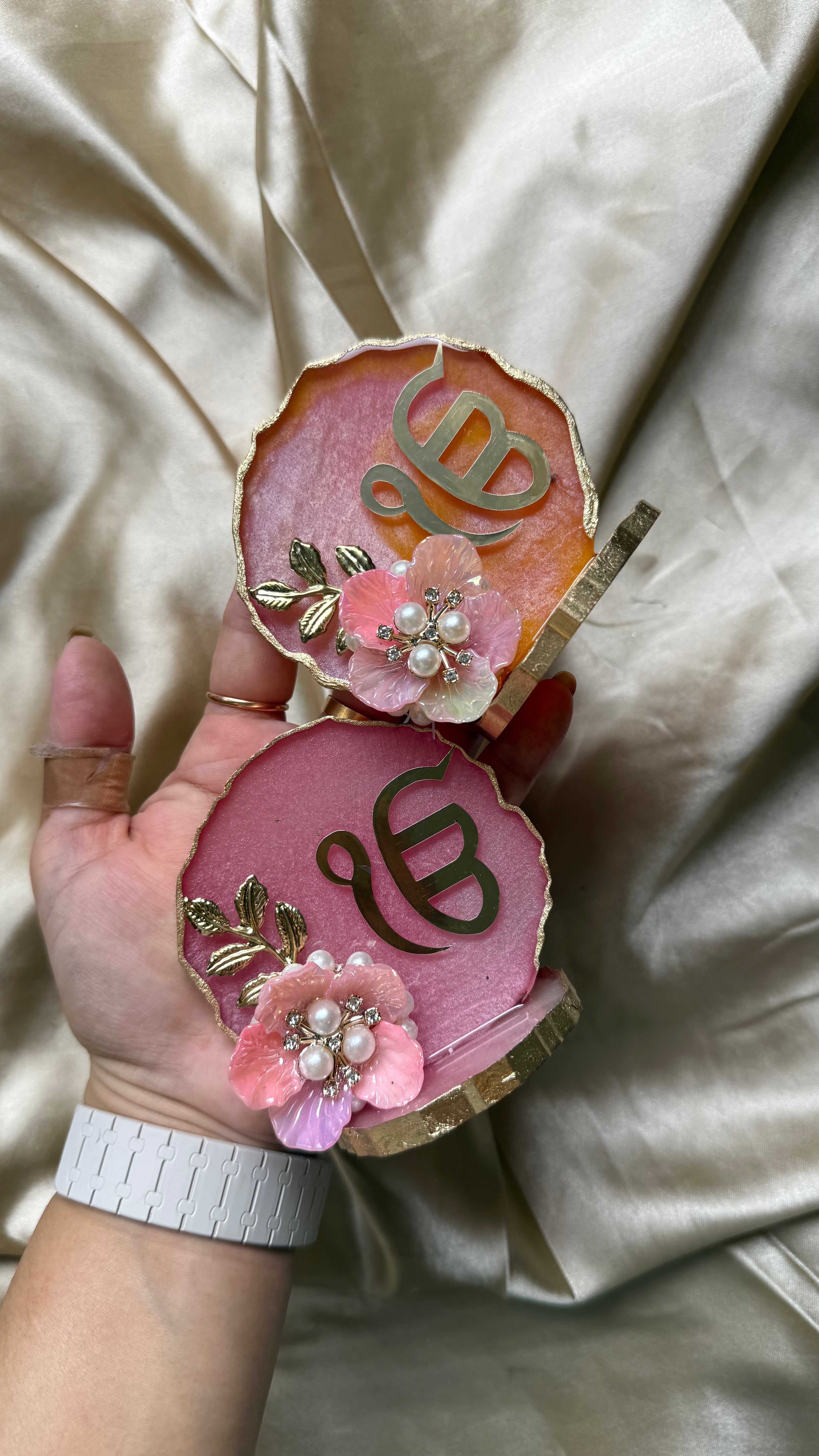 Mantra/idol stands