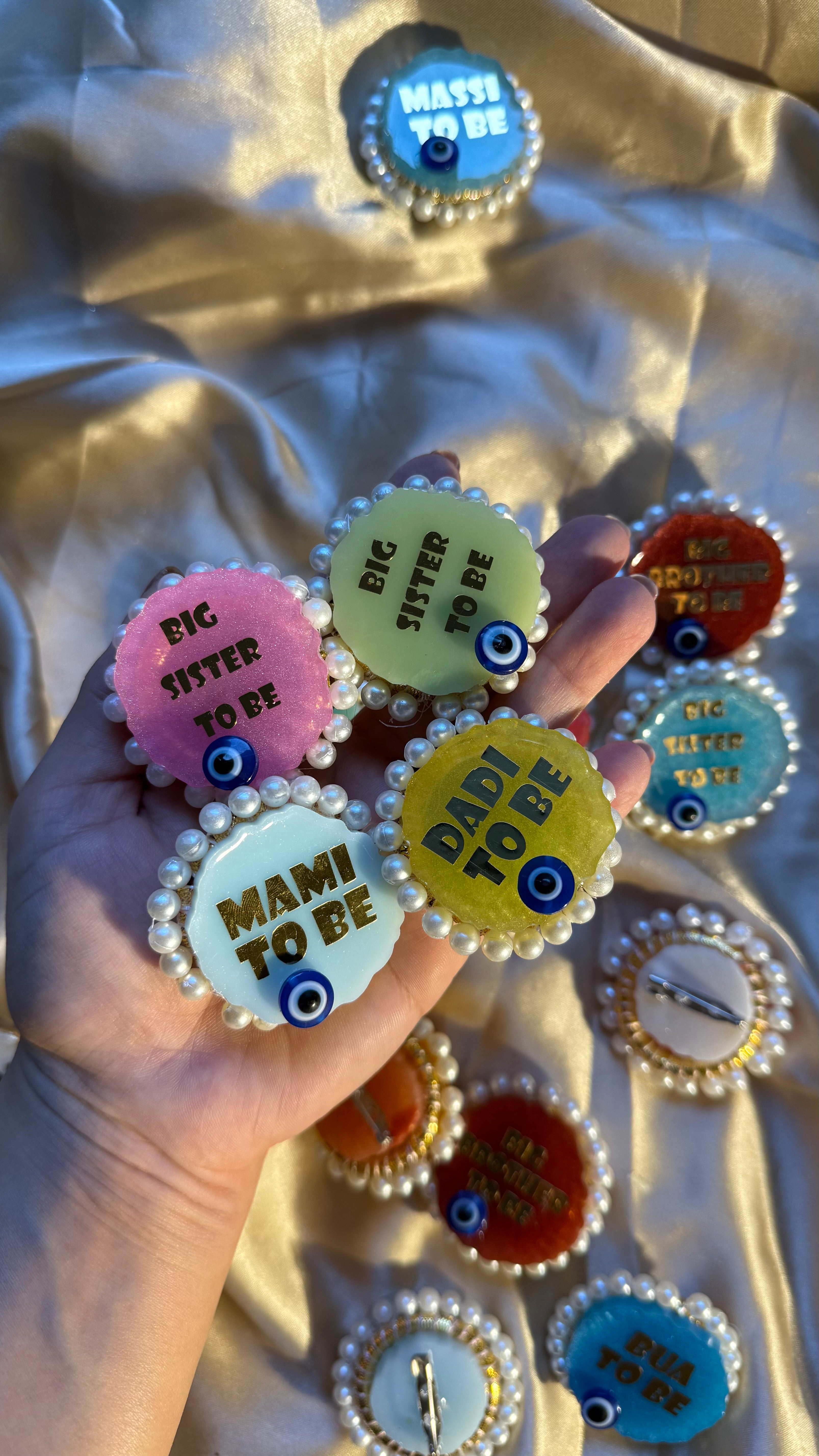 Mini brooches