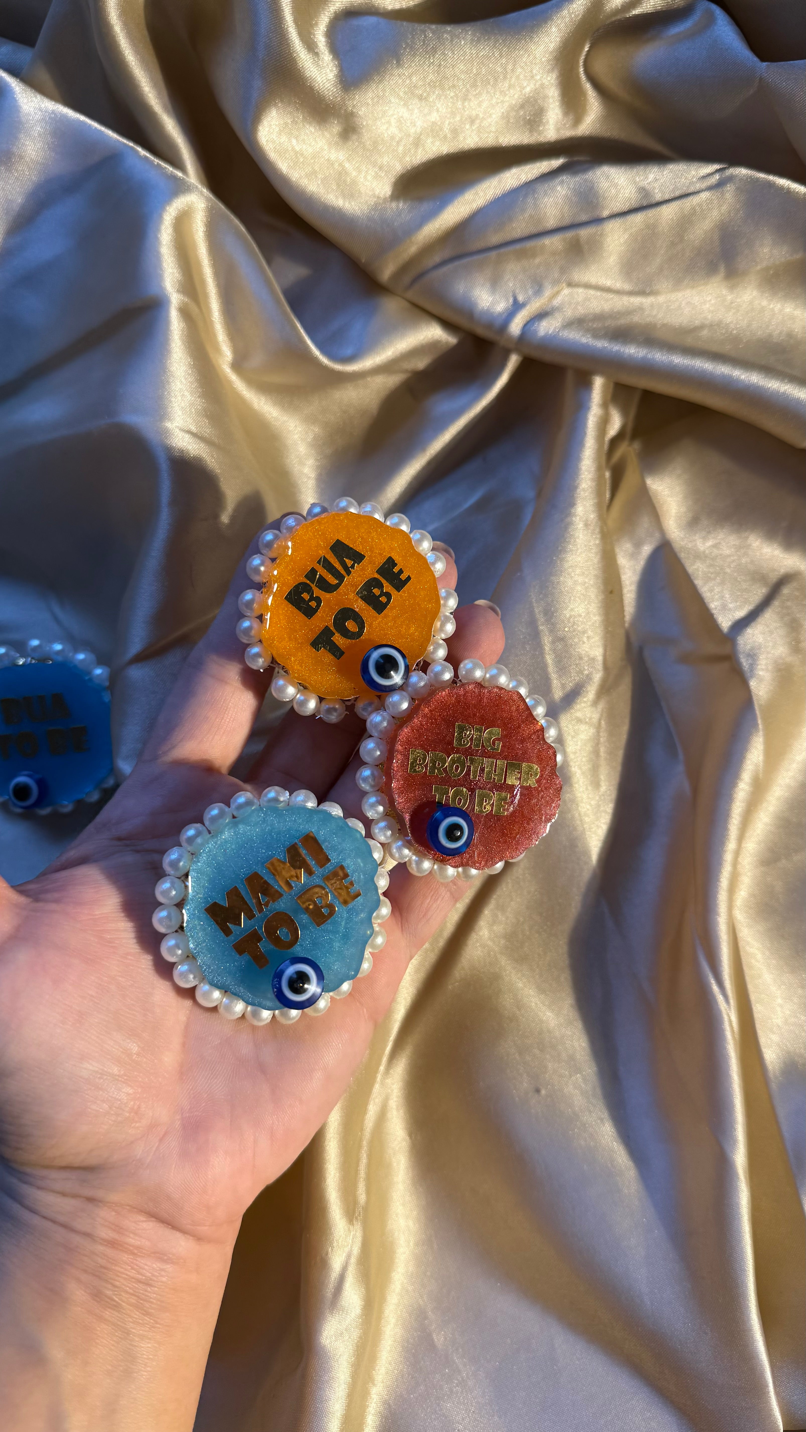 Mini brooches