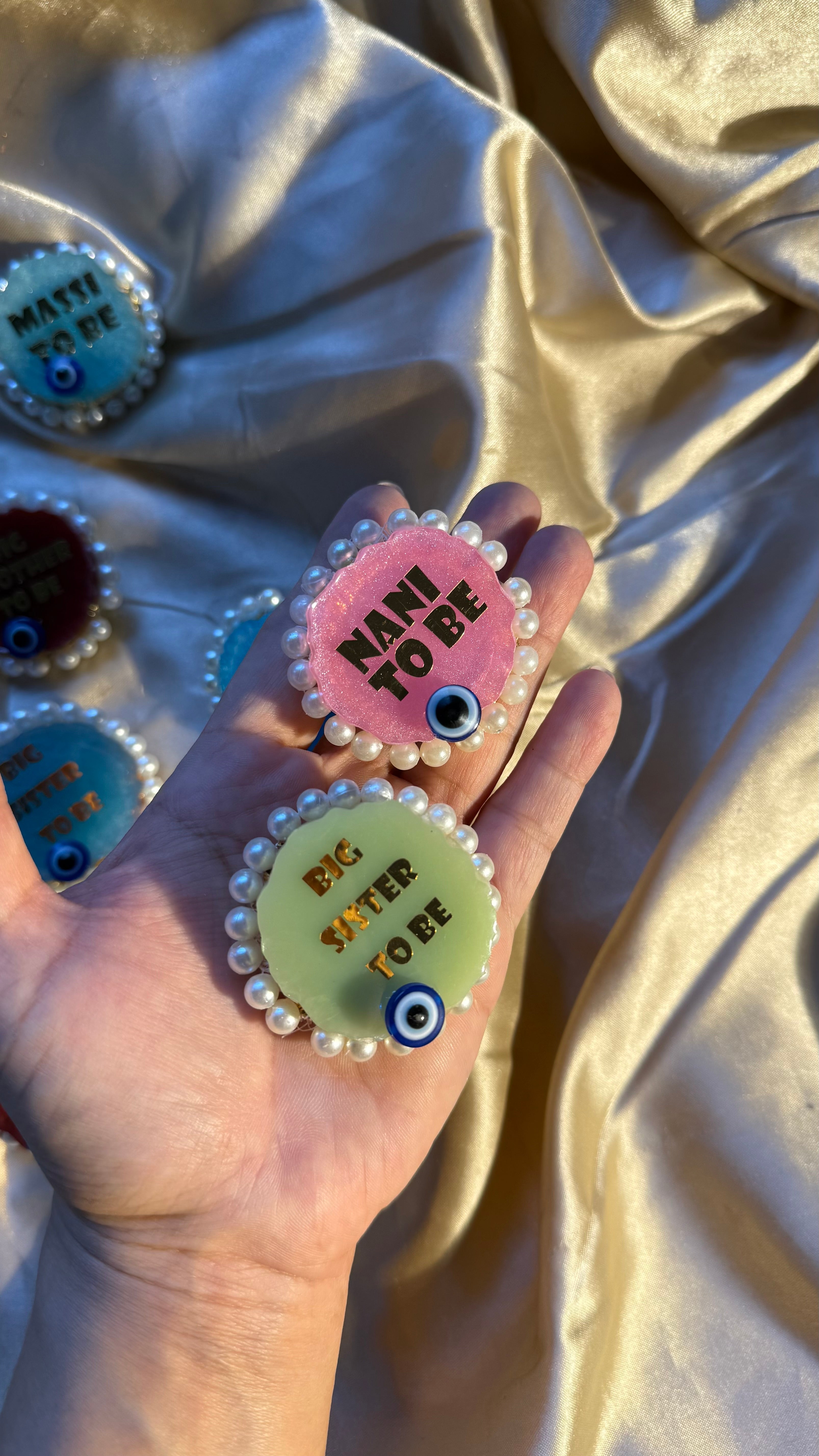 Mini brooches