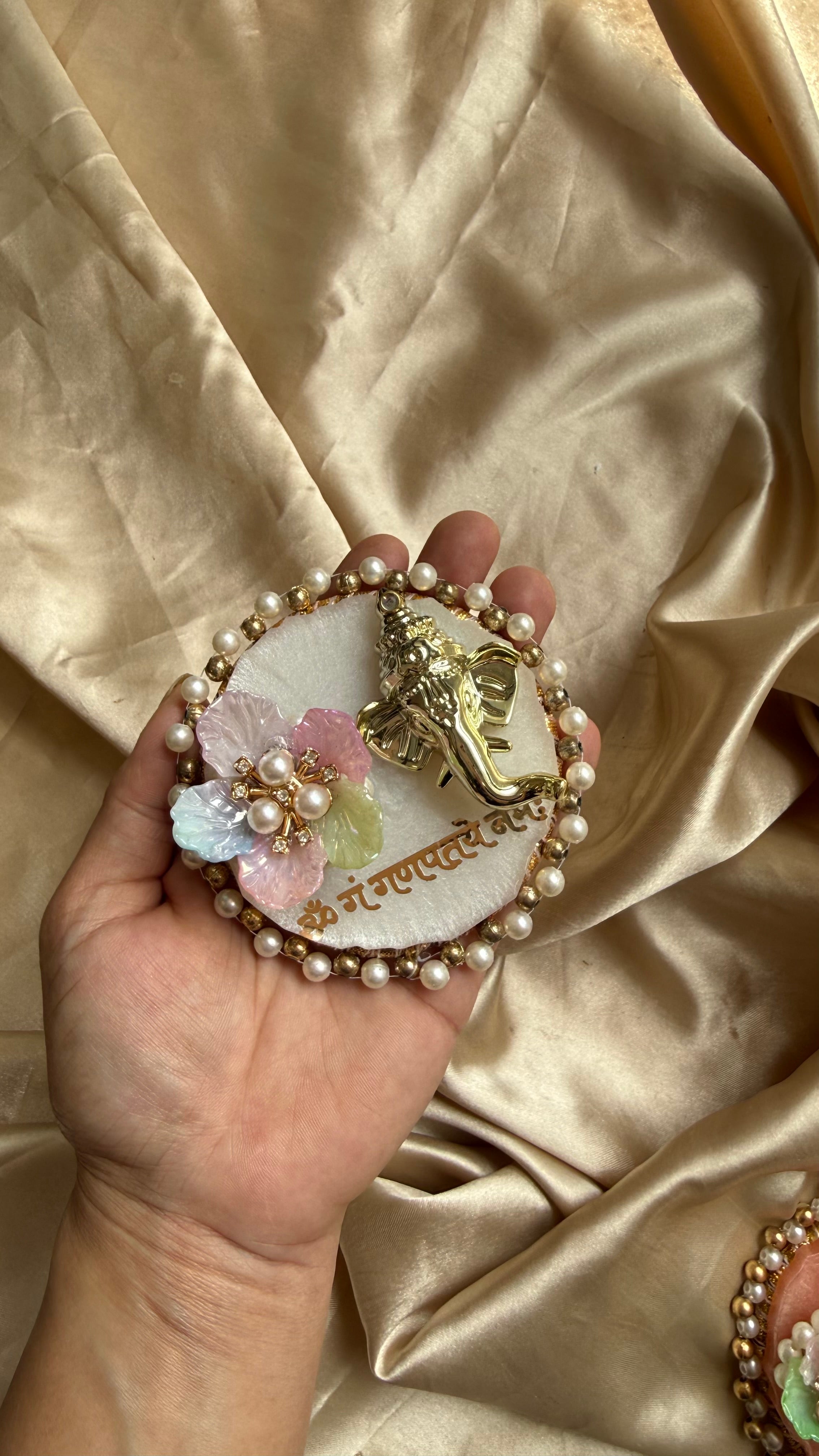 Ganpati magnet with pearl ring
